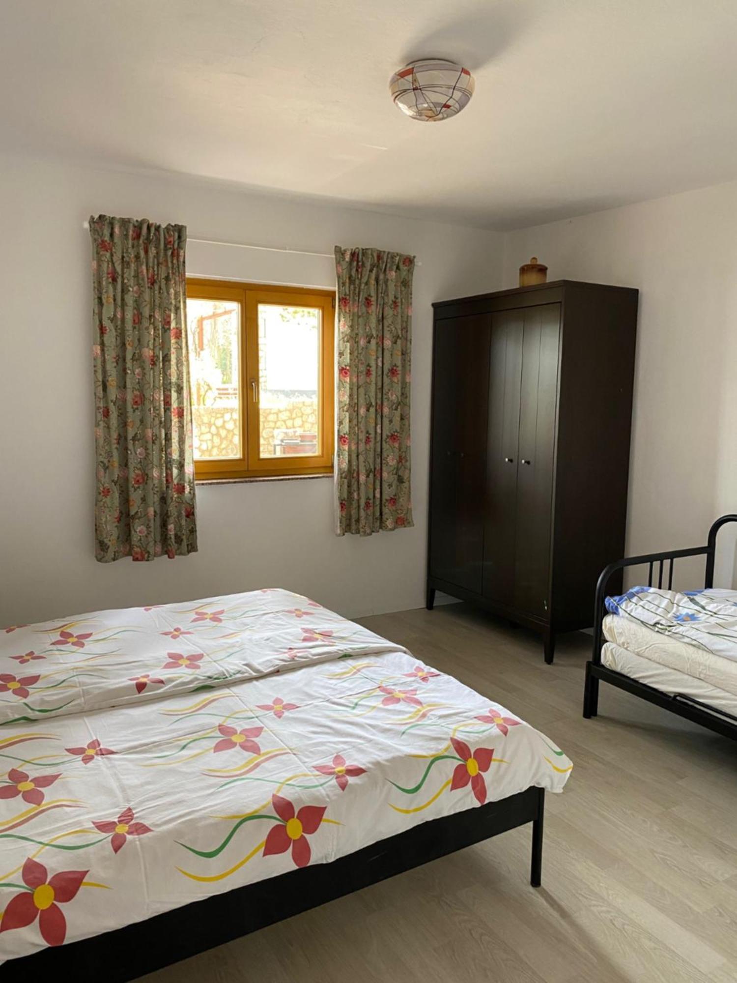 Apartments Lili I Baska  Exterior photo
